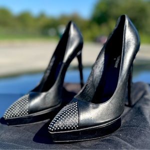 Saint Laurent Platform Pointed-Toe Heel in Black
